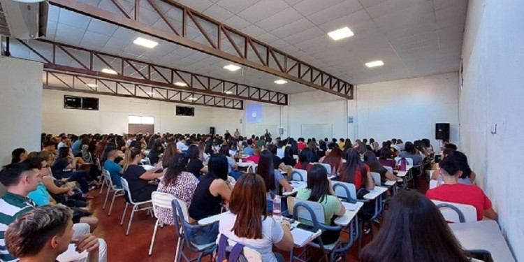 OBJETIVO. Aunque no dio precisiones, Meza anticipó que el objetivo es contar con la residencia en San Vicente para este año.