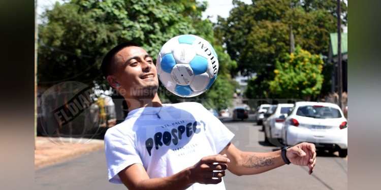 ALUMBRA CON GOLES. Nicolás Del Sole llegó a Crucero desde el Federal Amateur, y busca ganarse un lugar en el plantel “Colectivero”. Fue el máximo artillero durante los amistosos.