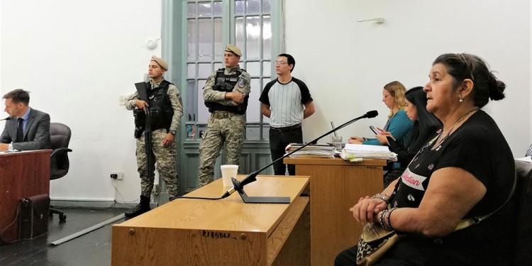 “DOÑA MARÍA”. Cocina y vende hamburguesas en la chacra 150 y ayudó a Horacelia Marasca no solo con alimentos, también para que pudiera comprarle pañales a su bebé.