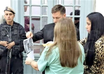 “No pudo ser accidental la muerte, se necesita caer con mucha fuerza sobre un cuchillo fijo”