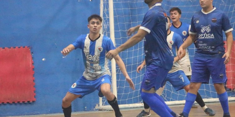 DEBUT TRIUNFAL. En la DH, Distribuidora Blanc derrotó a Metrópolis por 3-0.