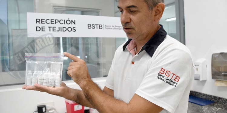 LISTAS. Según lo explicó Krupp, cada paciente recibe para su tratamiento unos 10 frascos. Luego vuelven para obtener más.