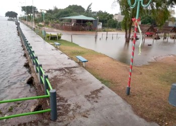 Las playas de Itatí quedaron bajo agua por crecida del río Paraná