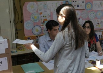 El 54% de los jóvenes no se interesa en política “por frustración con la dirigencia”