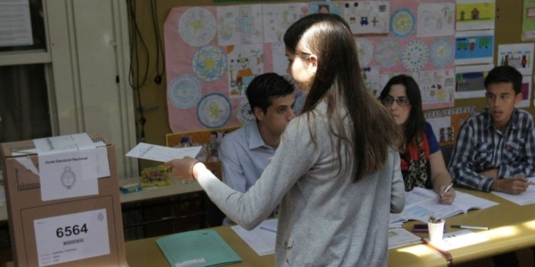 SENSACIONES. Señalaron que “los jóvenes están muy politizados y muy informados, pero hay mucho enojo, mucha decepción con respecto a la política”.