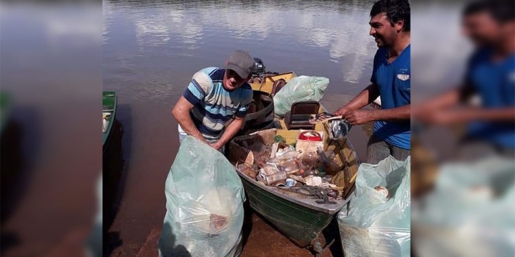 CONTAMINACIÓN. El río y sus afluentes presentan acumulación de basura de todo tipo, desde plástico a metales.