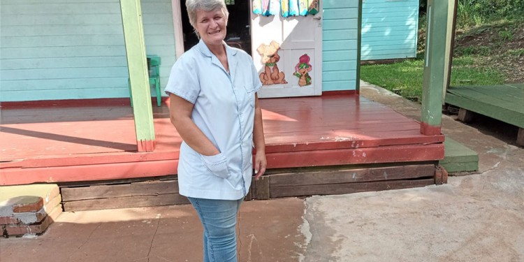 DE TODAS LAS EDADES. Al aula acuden 15 niños del paraje que cursan desde el nivel inicial hasta séptimo grado.