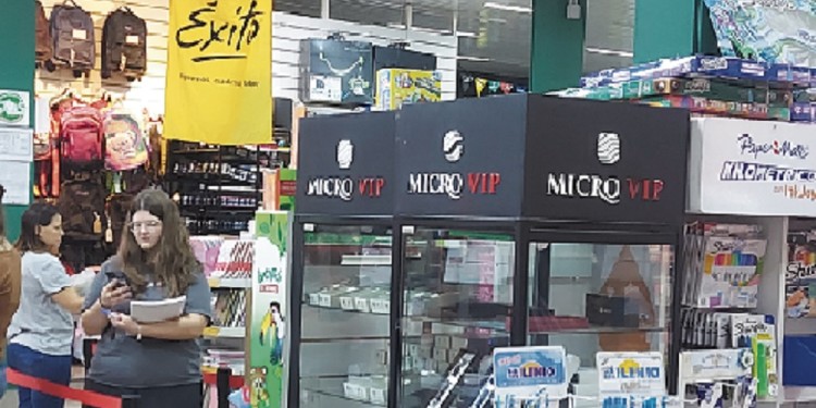 AMBIENTACIÓN. Los negocios deben pautar una hora específica y, en ese horario, bajar las luces y el volumen de sus parlantes para favorecer el acceso a personas con TEA, si éstas lo solicitan.