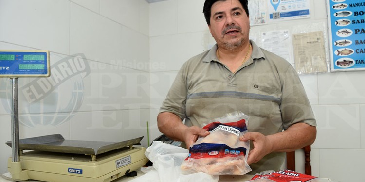 LUGARES SEGUROS. Los pescados deben adquirirse en comercios donde están refrigerados correctamente.