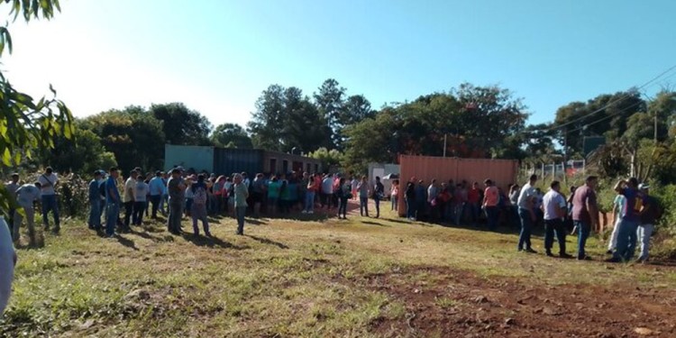 RECLAMO. Cerca de 300 personas participaron ayer de una manifestación.