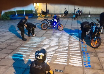 Detienen en Posadas a dúo con 38 tarjetas de débito y más de un millón de pesos