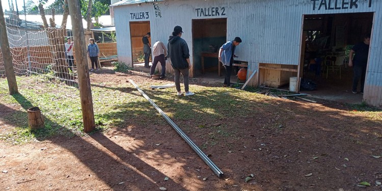 LA ESCUELA. Aún esperan mejoras edilicias para acondicionar los talleres.