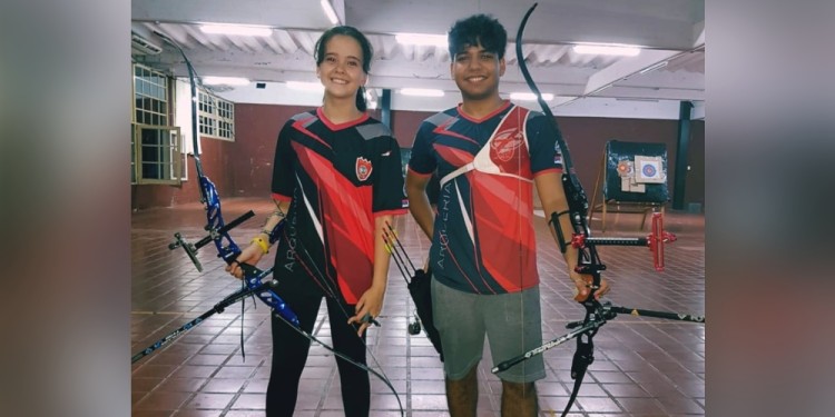 PREPARACIÓN. Los dos arqueros vienen entrenando en el club CAPRI.