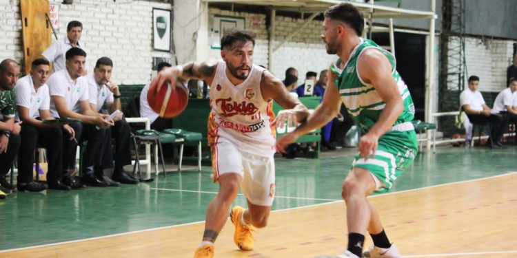 Ariel Romero repartió asistencias y junto a Tabbia y Núñez, fue lo más destacado de Tokio en Resistencia. (Foto prensa Tokio).