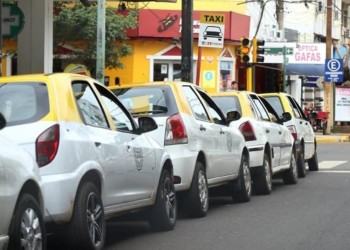 Sigue la polémica por Uber: taxistas exigen “corregir” ordenanza a los concejales