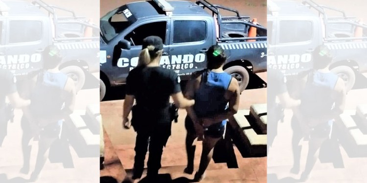 DETENIDA. Según el llamado de los vecinos golpeaba a una niña de 4 años y a un bebé.