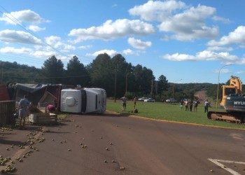 Camionero entrerriano volcó en Dos de Mayo