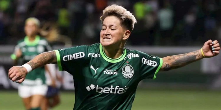 CELEBRACIÓN. La misionera anotó el tercer tanto y dio una asistencia.