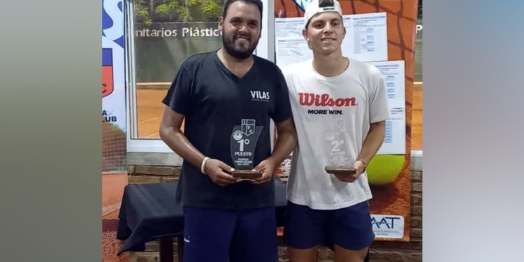 EXPERIENCIA Y JUVENTUD. René, el ganador, junto a Arriola, del semillero.