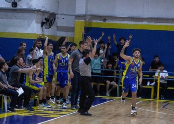 El Auriazul ganó y salió del fondo