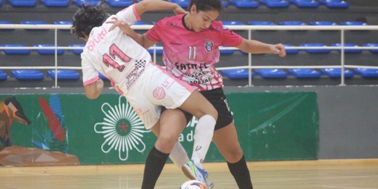 PUNTAJE IDEAL. Las chicas de San Vicente ganaron tres de tres y se ilusionan. (Gentileza Sólo Futsal)