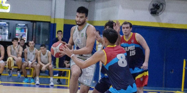 ARRIBA. El Auriazul lidera el certamen con puntaje ideal y va por más.(Prensa Mitre)