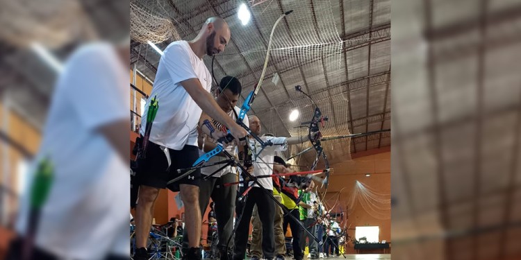CAMBIO DE PLANES. Los arqueros se preparan para el 14 de mayo.