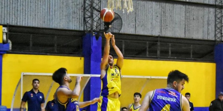 ALIVIO. El Auriazul se despachó con una victoria en casa de Sarmiento (Prensa Sarmiento)