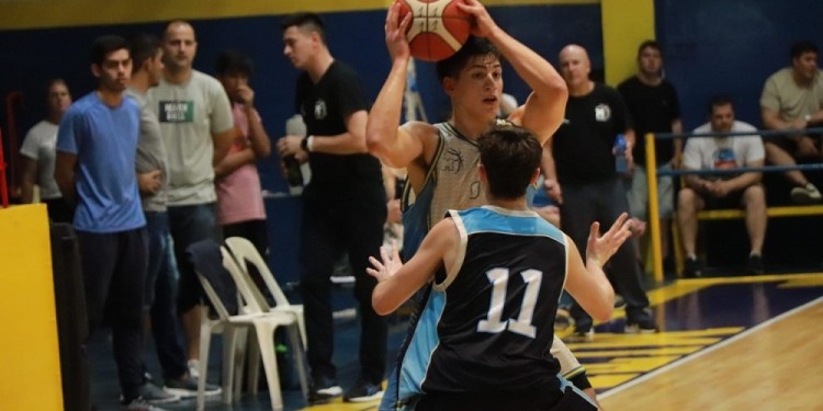 DE LOCAL. El Auriazul se impuso en un partidazo y mira a todos desde arriba (Foto: Misiones Básket)