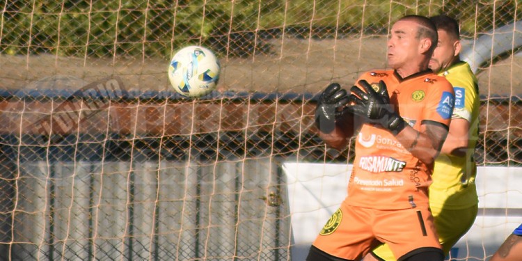 DE ENTRADA. Mauricio Pegini se ganó un lugar entre los once de Crucero.