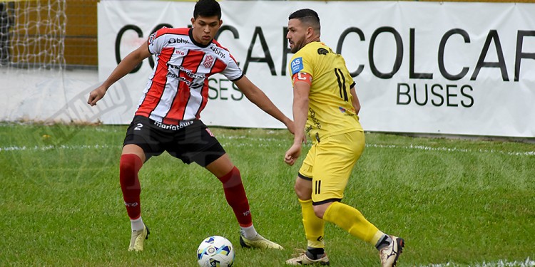 REFERENTE. Álvarez, capitán del Colectivero y carta ofensiva del plantel.