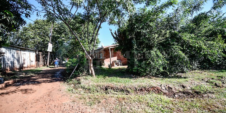 CALLES 72 Y 113. En la cuneta de esta esquina fue retenido Benítez por los vecinos hasta que llegó la policía.