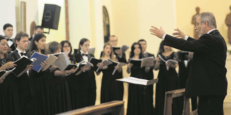 MÚSICA Y FE. Bajo la batuta del maestro Emilio Rocholl, hoy y mañana, el Coro Estable y la Orquesta del Parque del Conocimiento brindarán dos conciertos en el marco de la celebración de la Semana Santa.