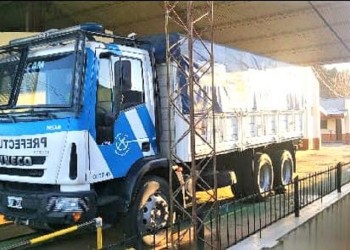 El Soberbio: se hundió un camión de Prefectura con 200 bolsas de soja