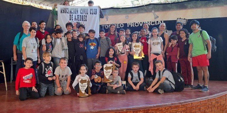 HAY FUTURO. Más de 100 ajedrecistas dijeron presente en el arranque del Provincial, de diferentes localidades.