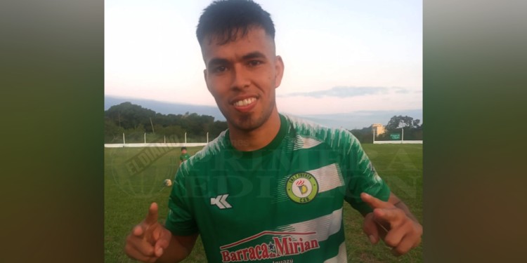 NO PERDONA. Álvarez con sus 4 goles fue fundamental en el triunfo de Luz y Fuerza.