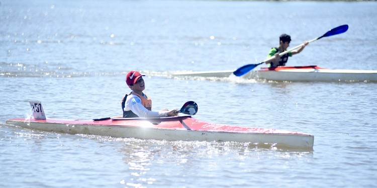 ALTA COMPETENCIA. Un centenar de palistas se dieron cita en la segunda fecha del circuito del club Río Paraná.