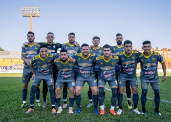 En la última pelota del partido, Crucero cayó de local