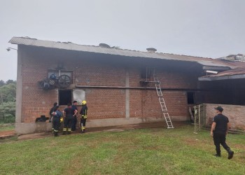 Principio de incendio causó daños en un depósito de secadero de yerba