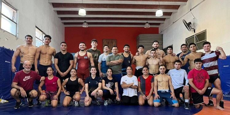 HAY EQUIPO. La Selección Argentina, que concentra en el CeNARD, junto a los siete misioneros convocados. Se viene un certamen internacional clave.
