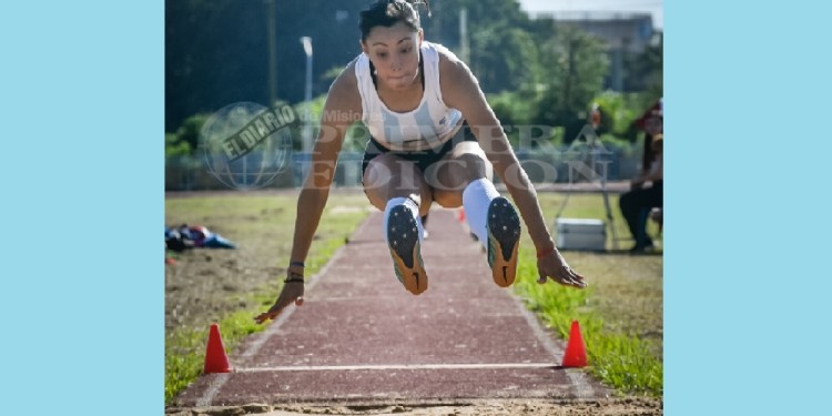 EN PLENO VUELO. Magalí Brizuela fue quinta en la prueba de salto en largo.