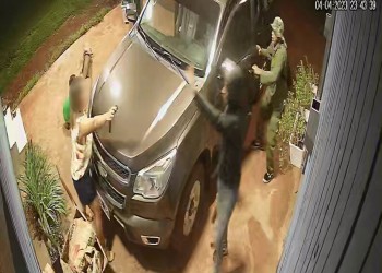 Violento asalto en Wanda: ingresaron a su casa, los amenazaron y se llevaron la camioneta