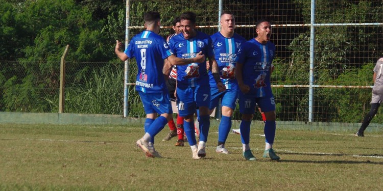 EL FESTEJO. Jugadores de Nacional celebran una de las cuatro conquistas. El Nacio volvió a lo más alto. (Gentileza: C. Reble)