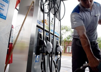 En Iguazú el litro de nafta premium vale $53 más que en Buenos Aires