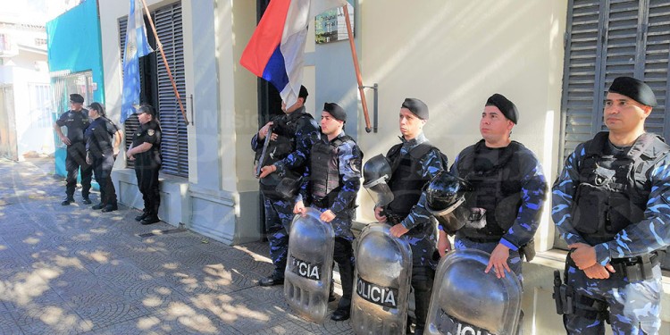 SENTENCIA EN CALLE SAN MARTÍN. El fiscal Vladimir Glinka del TP-2 ofreció el acuerdo de suspensión por juicio abreviado para los dos sospechosos que seguirán detenidos.