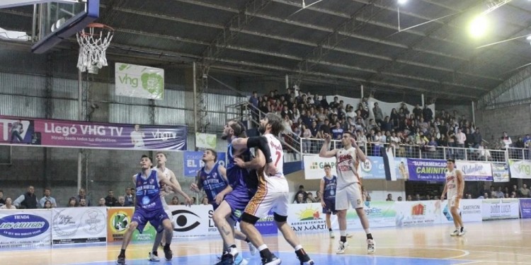 DUELO CLAVE. El Oriental derrotó a uno de los que pelean en la zona alta.