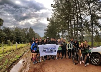 Corredores solidarios reciben donaciones para Aula Satélite de la Escuela Especial 42
