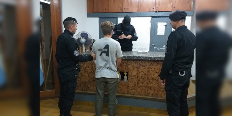 ANTE LA JUSTICIA. El involucrado estuvo dos días fugitivo hasta que la policía lo encontró oculto en el monte.