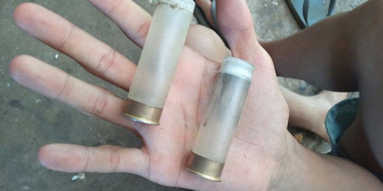 RESTOS. Los vecinos compartieron las fotos de lo que dejó el operativo.