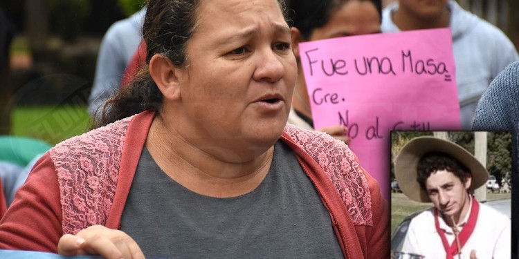 Blanca Suárez, madre de Aníbal Suárez, en una de las marchas por pedido de justicia para su hijo y los demás jóvenes víctimas. (Foto de archivo)